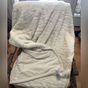 POTTERY BARN Off White Reversible 50 x 60 Ruched Faux Fur Velvet Luxury Throw.
